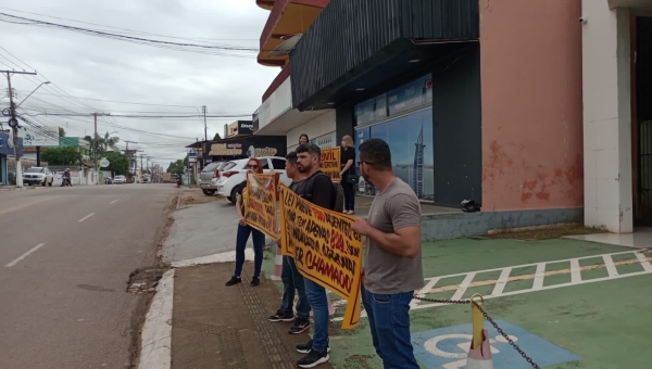 Aprovados no cadastro de reserva da Polícia Civil protestam por convocação